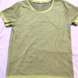 Lululemon tee shirt